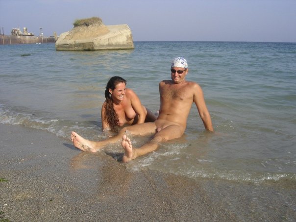 Sexy brunette teacher at the sea #unyZ8RGW