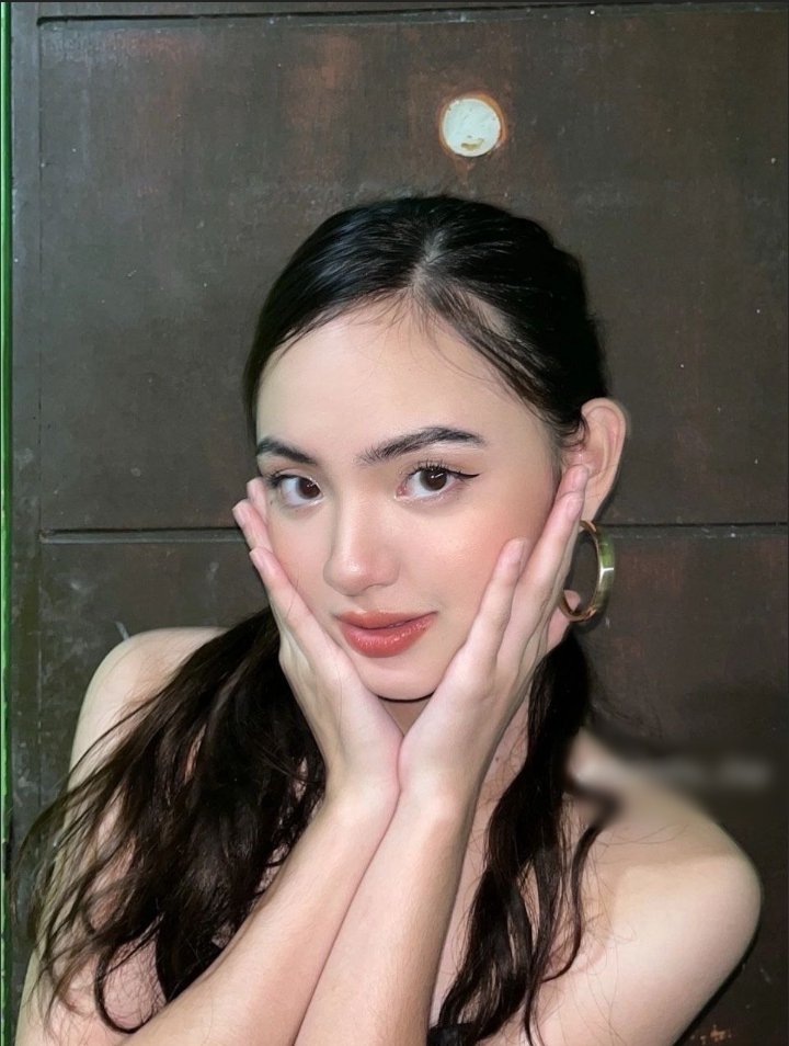 Petite beautiful girl, L¥nd!|\| is showing off her assets to her boyfriend! Yummy as hell 💋🍒🍑💦 #n3PpNom2