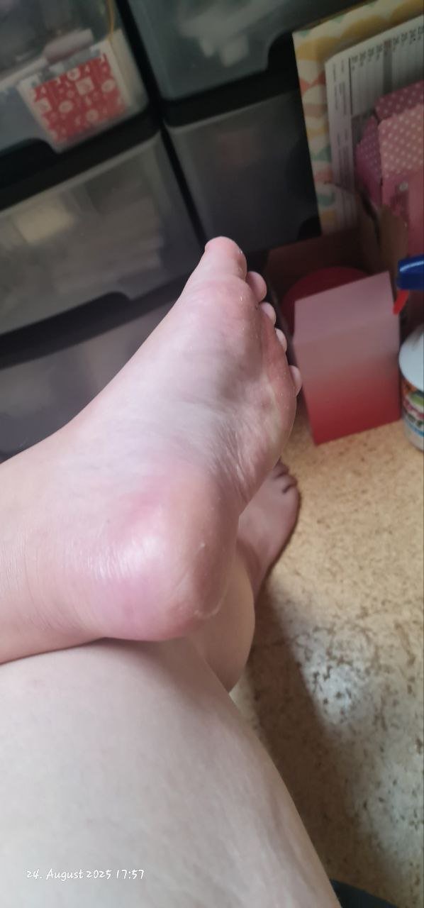 Anna-Maria Lindel, meine Hurenfüsse gehören eigentlich in hohe High-Heels #LJIz5qby