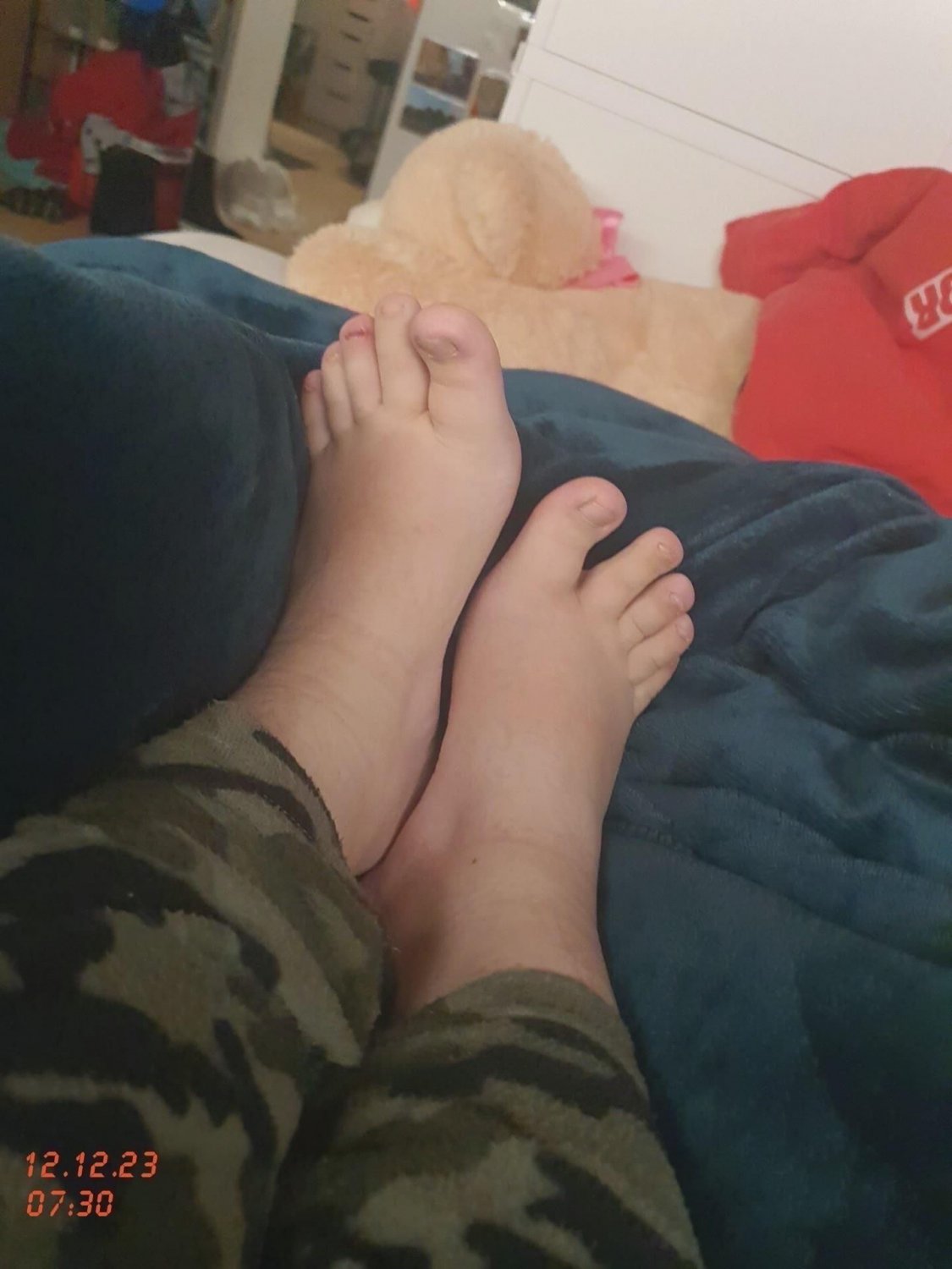 Anna-Maria Lindel, meine Hurenfüsse gehören eigentlich in hohe High-Heels #VRTtTufb