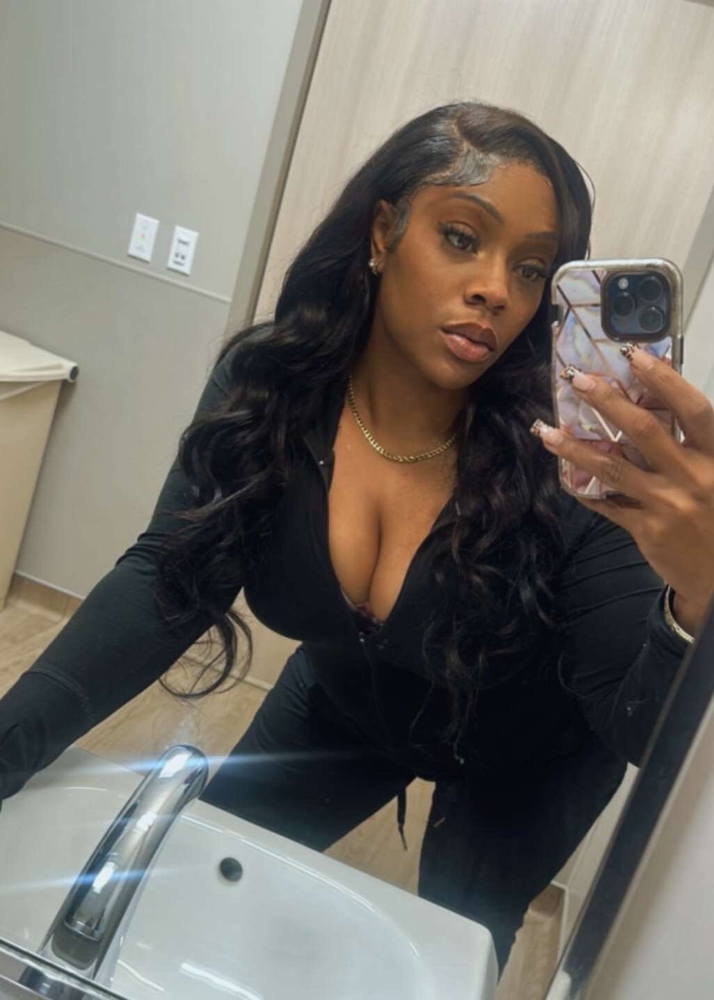 Sexy ass BBW thot Tay 🤩 Lightskin thick beautiful slut with gorgeous boobs & Ass! Loves to twerk 😍 #Aulm252G