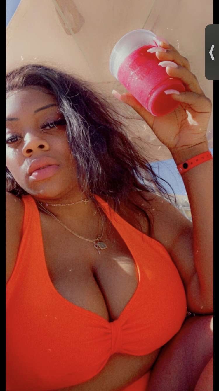 Sexy ass BBW thot Tay 🤩 Lightskin thick beautiful slut with gorgeous boobs & Ass! Loves to twerk 😍 #vEY2v596